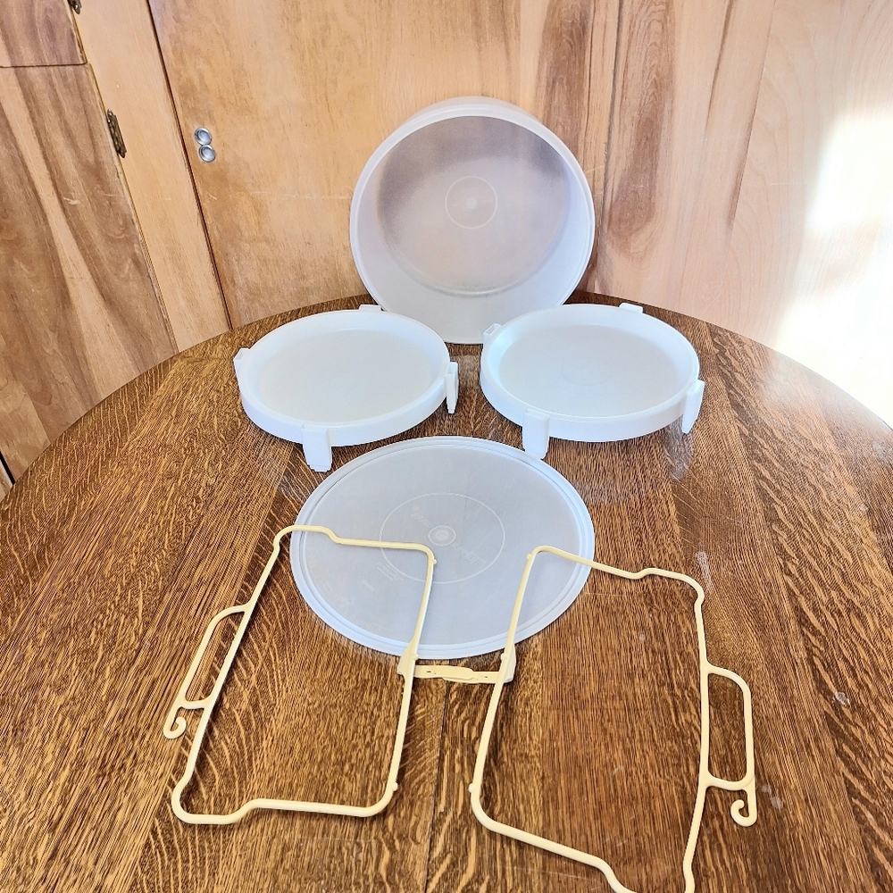 Vintage Tupperware Round Cake Taker/Pie Carrier & Divide-A-Rack Pie Stackers